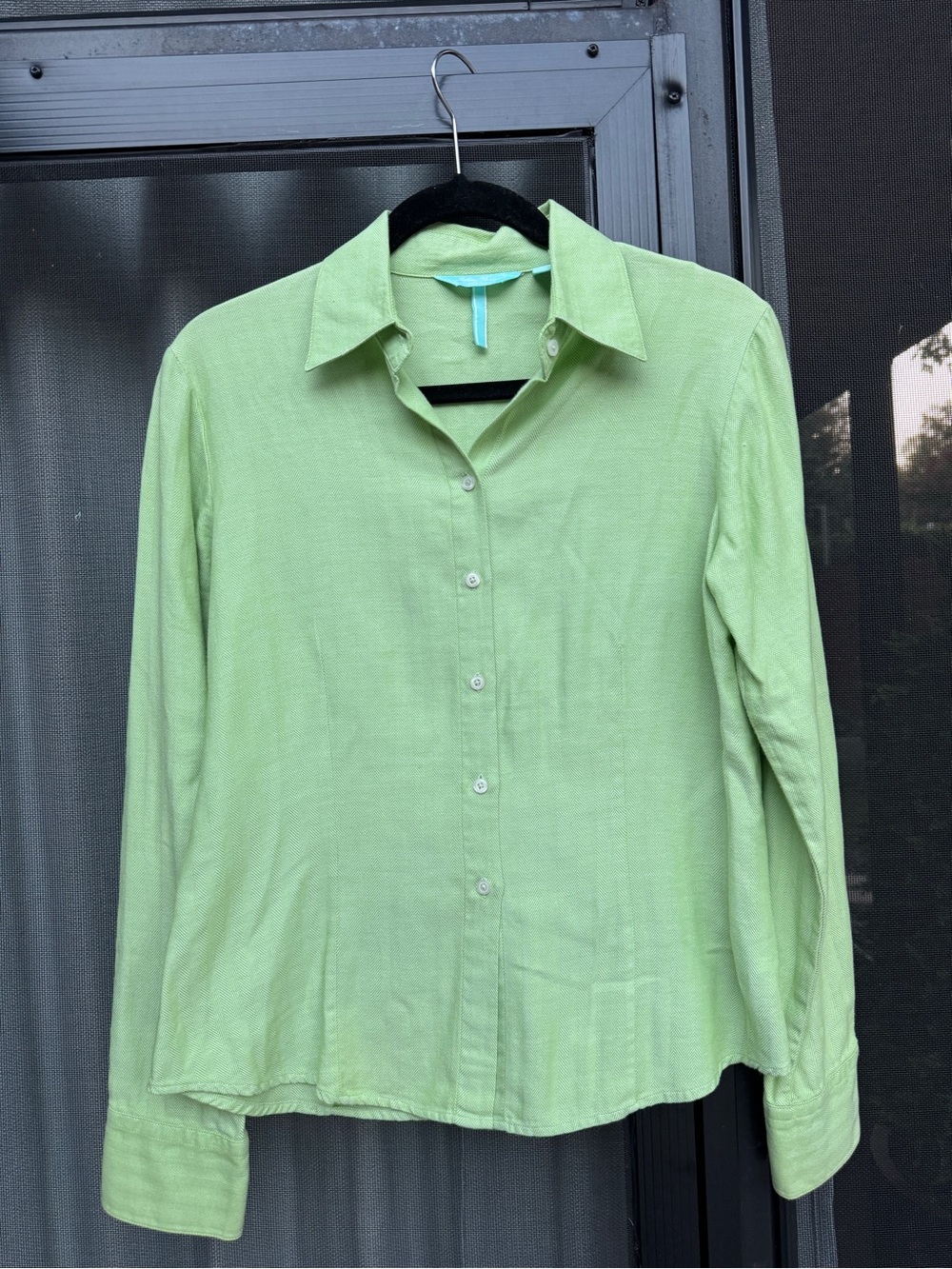 Women's Light Green Button-Down Shirt with Classic Collar